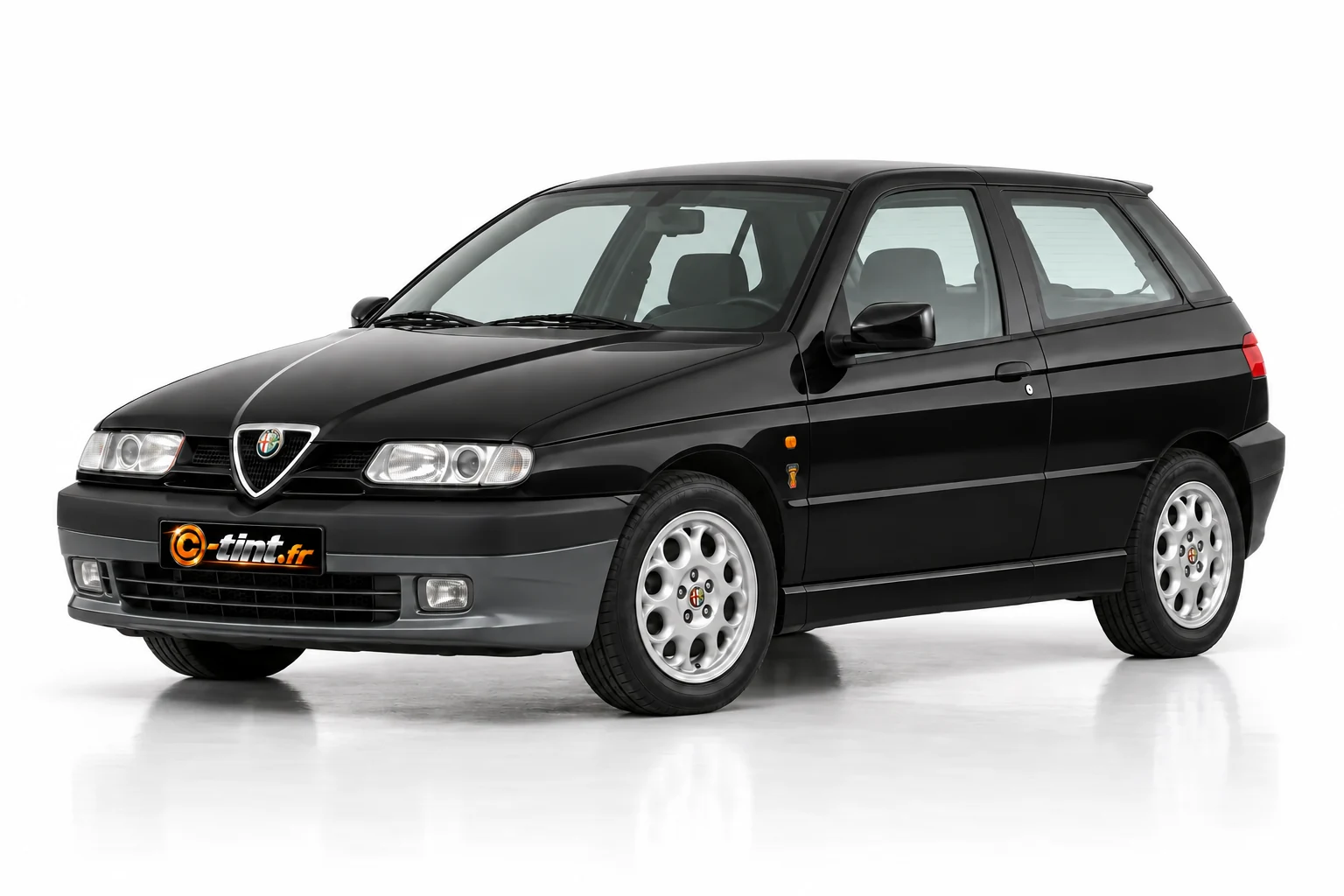 Kit vitre teintée Alfa Romeo 145, 3 portes, 1994–2002 — vue trois-quarts avant