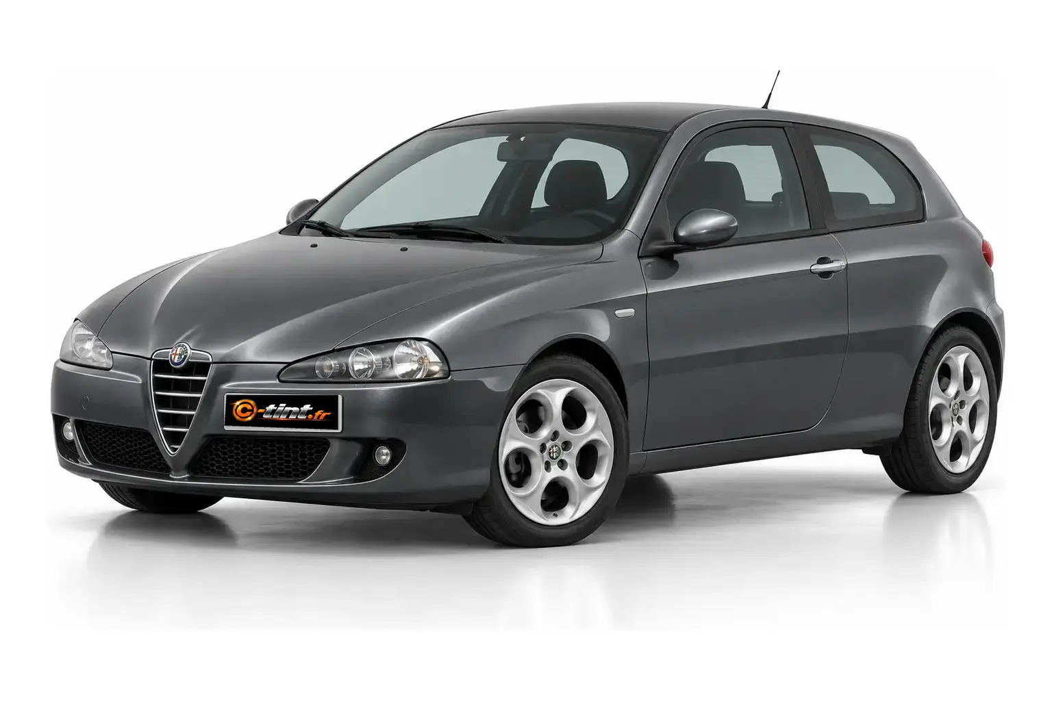 Kit vitre teintée Alfa Romeo 147 – Phase 2, 3 portes, 2005–2010 — vue trois-quarts avant