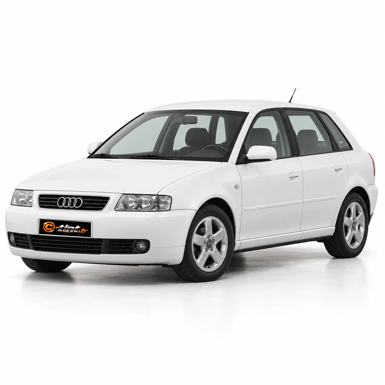 Audi A3 Génération 1, 2001, 5 portes, blanc — vue trois-quarts avant