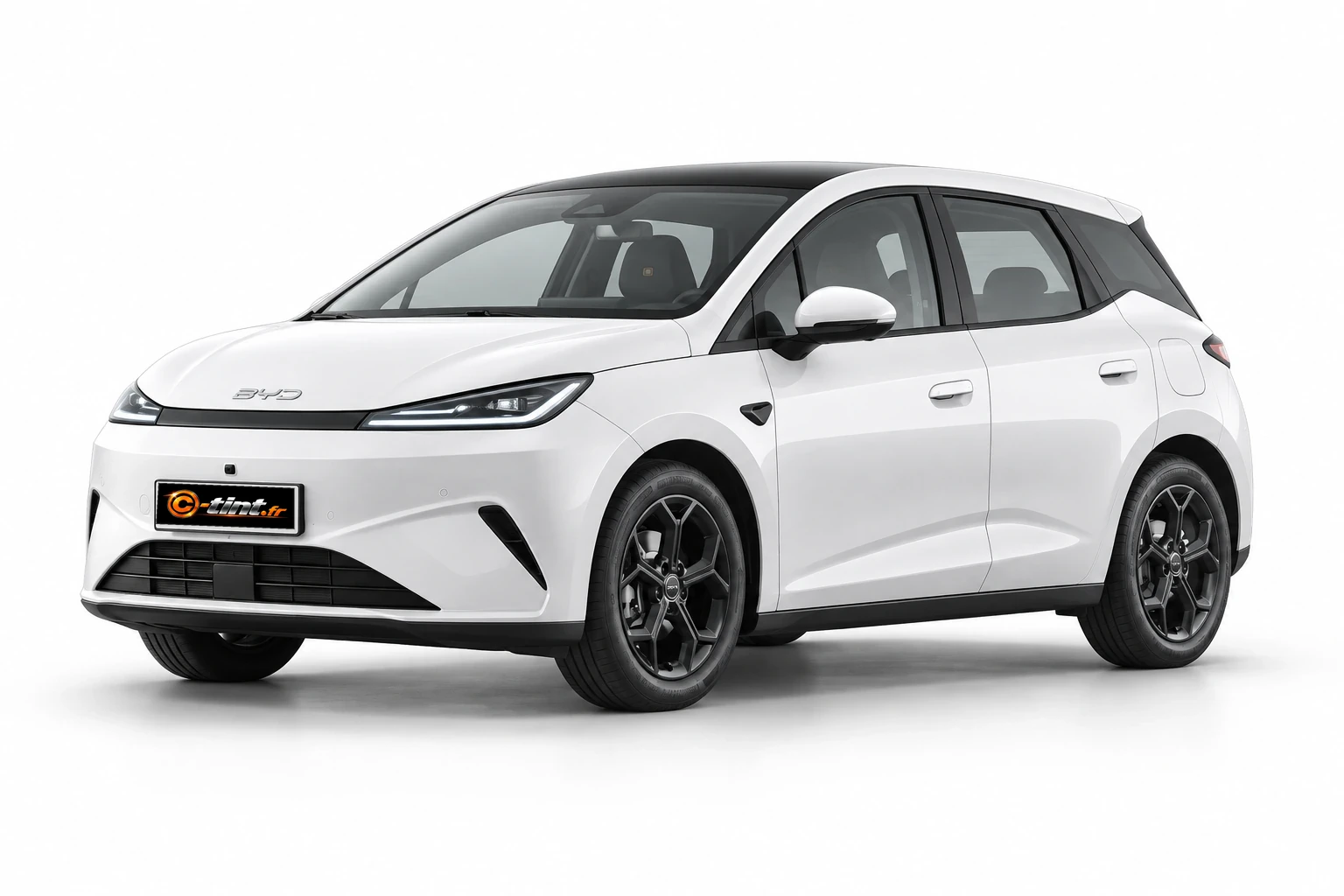 BYD DOLPHIN G DM-i — hybride rechargeable, 2026, Citadine 5 portes, blanc nacré — vue trois-quarts avant