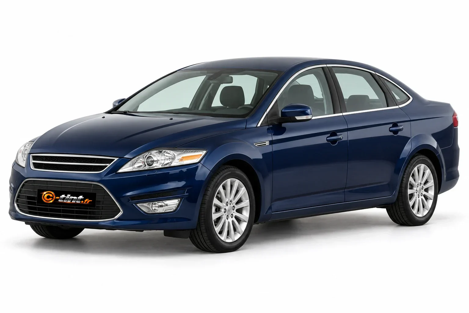 Ford Mondeo Génération 3 · Berline 4 portes — vue trois-quarts avant