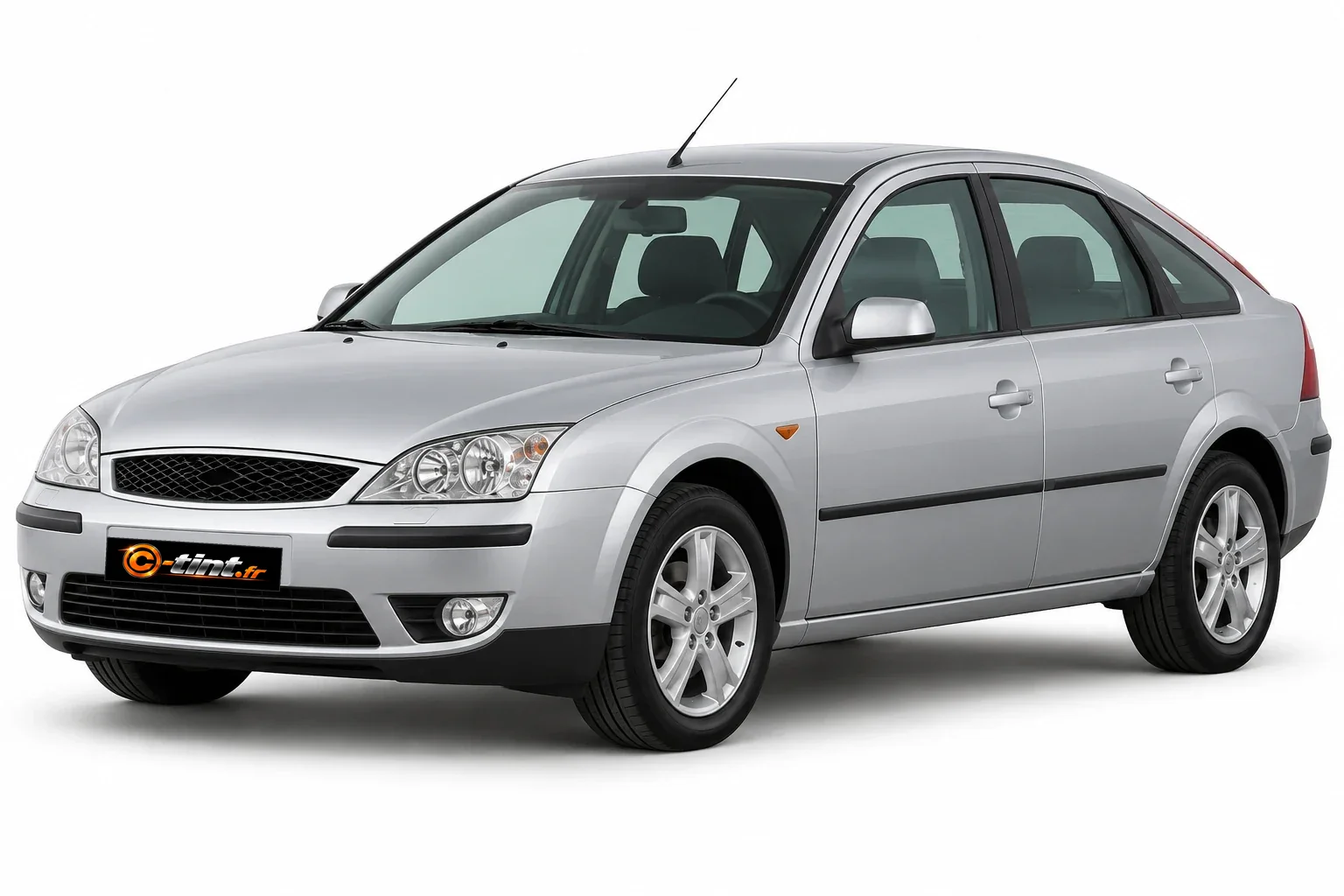 Ford Mondeo Génération 2 · 5 portes — vue trois-quarts avant