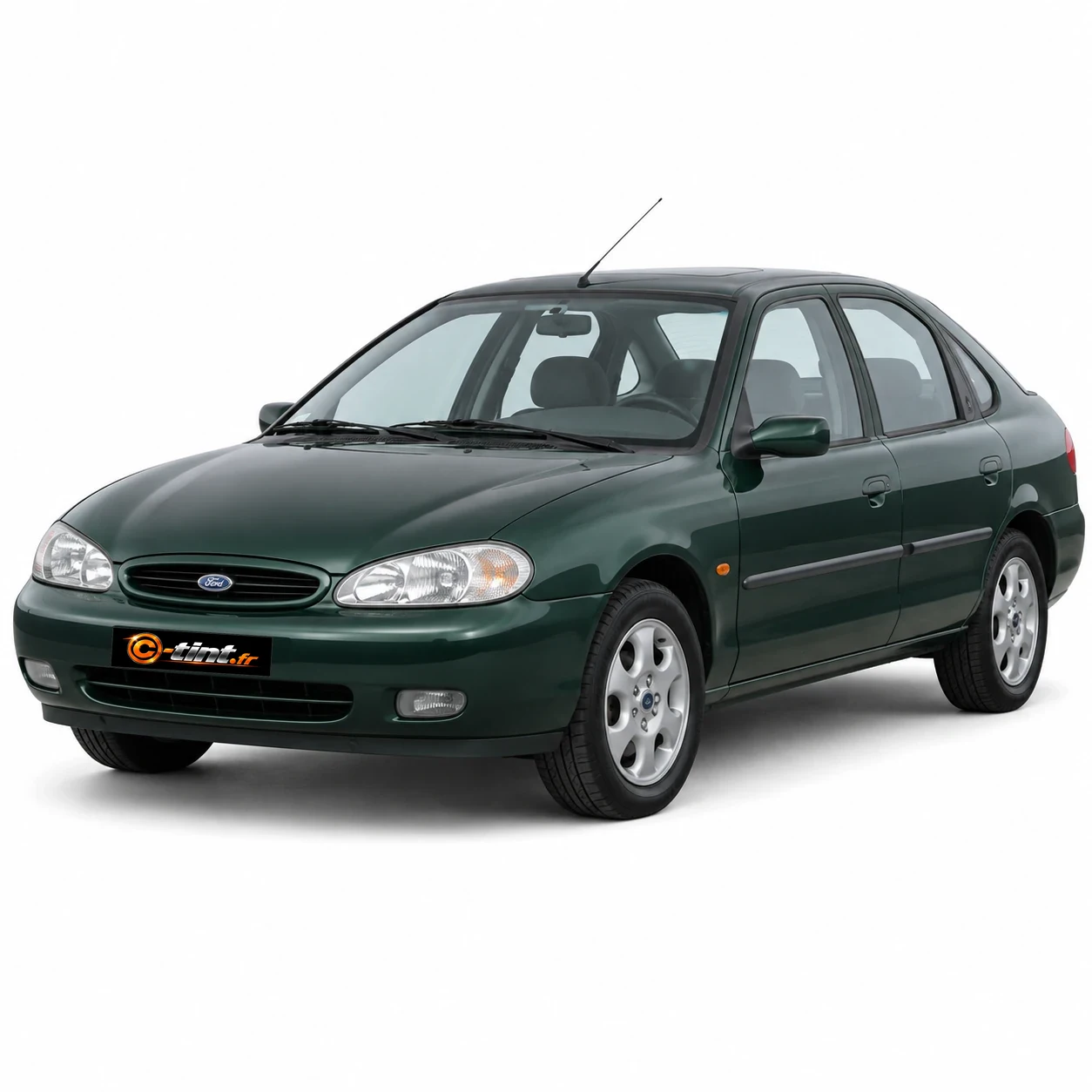 Ford Mondeo Génération 1 · Berline 4 portes — vue trois-quarts avant
