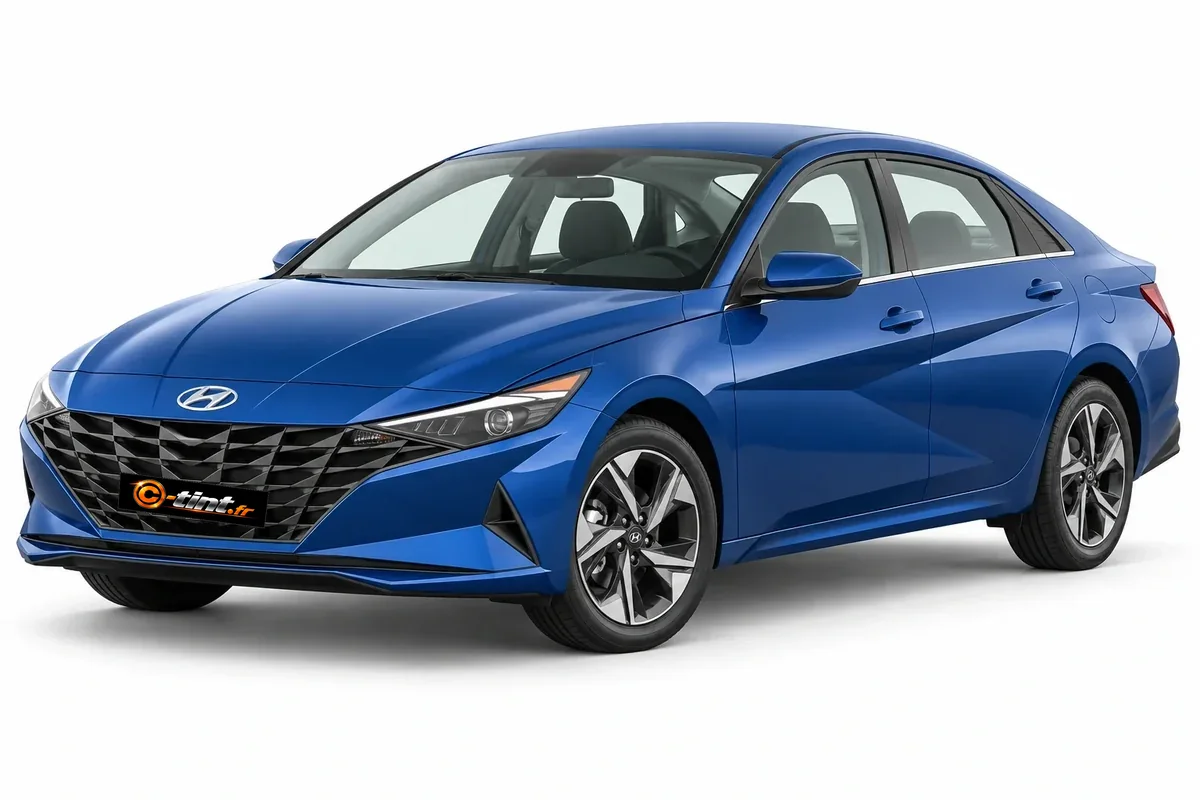 Hyundai Elantra CN7 — Génération 7 — Berline, Berline (4 portes) — vue trois-quarts avant