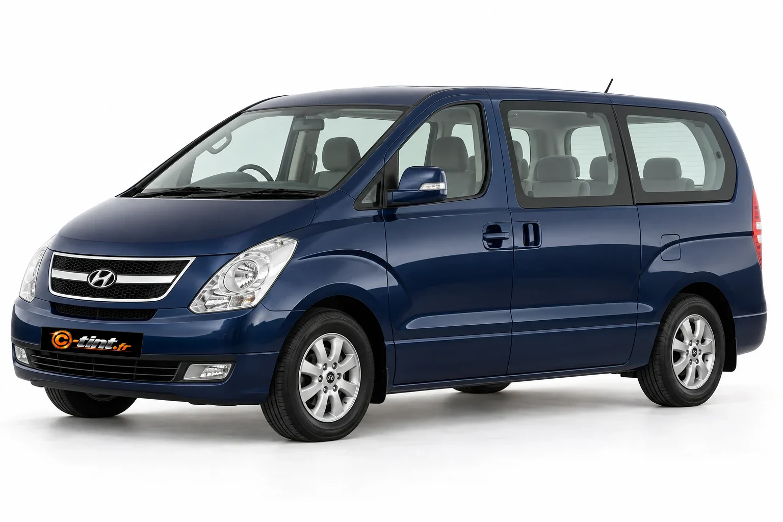 Hyundai i800 TQ — H-1 génération 2 — vitres entrouvrantes, Minibus vitré avec hayon, vitres entrouvrantes (5 portes) — vue trois-quarts avant