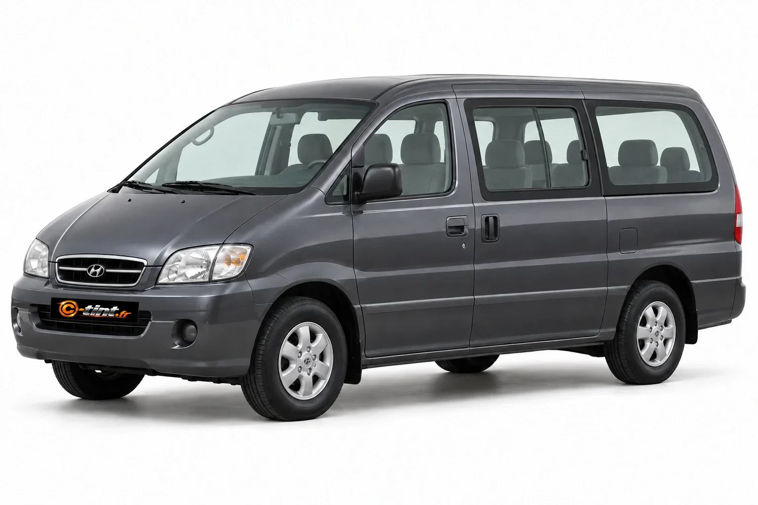 Hyundai Satellite A1 — Génération 1 — Long — 1 porte latérale + vitres ouvrantes, Minibus particulier vitré à hayon (4 portes) — vue trois-quarts avant