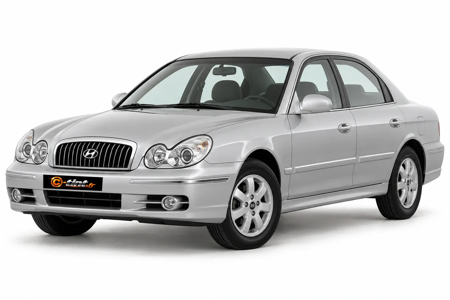 Hyundai Sonata EF — Génération 4 — Phase 2 restylée — Berline, Berline tricorps (4 portes) — vue trois-quarts avant