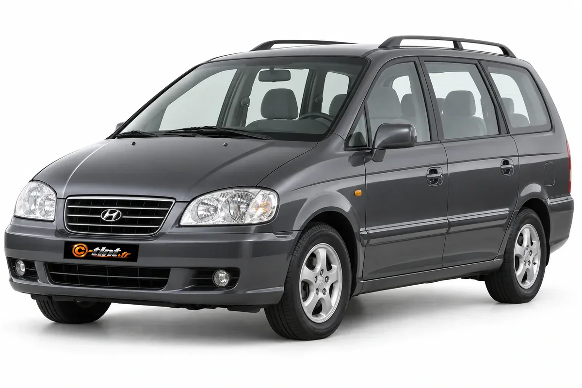 Hyundai Trajet FO — Génération 1, Monospace à portes arrière battantes et hayon (5 portes) — vue trois-quarts avant