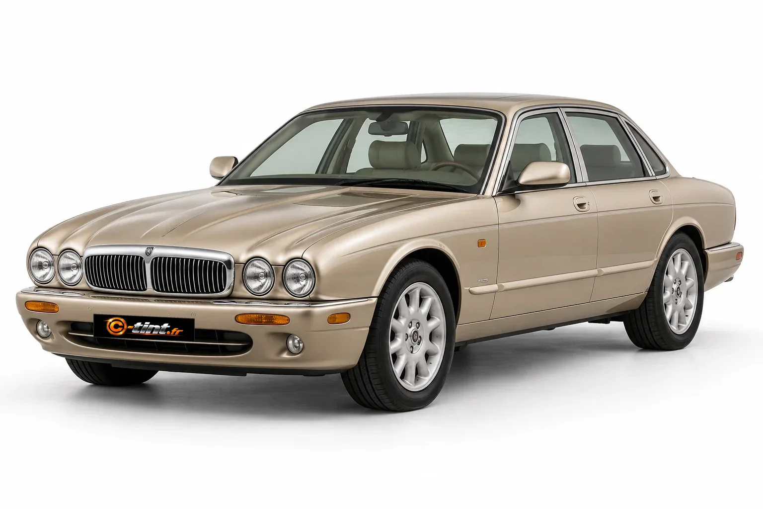 Jaguar XJ X308 · Berline courte · Berline 4 portes — vue trois-quarts avant