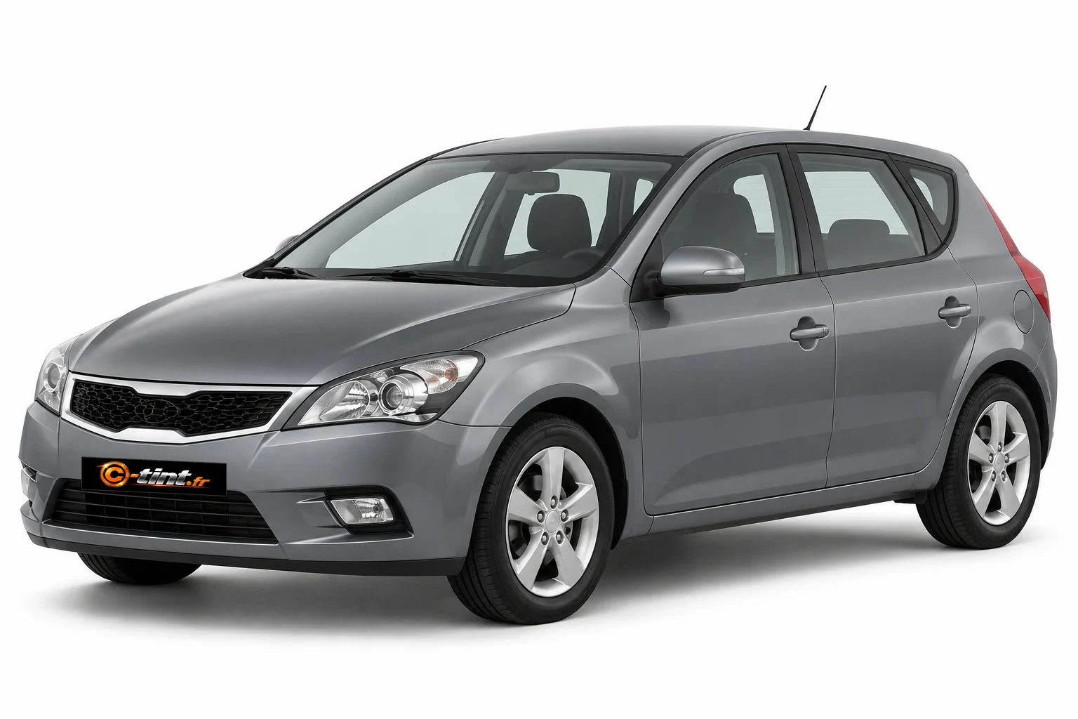 Kia Ceed ED · Génération 1 · 5 portes · 5 portes — vue trois-quarts avant