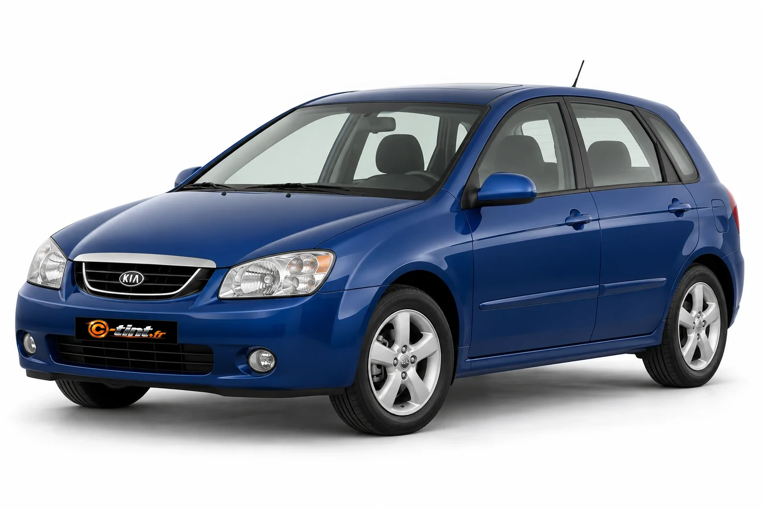 Kia Cerato LD · Génération 1 · 5 portes · 5 portes — vue trois-quarts avant