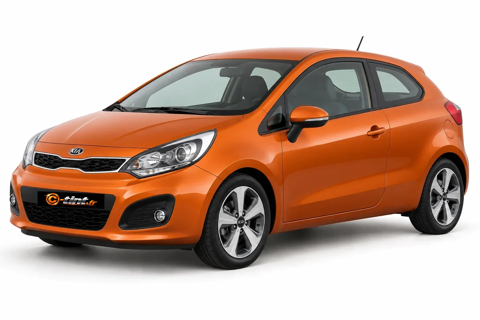 Kia Rio UB · Génération 3 · 3 portes · 3 portes — vue trois-quarts avant