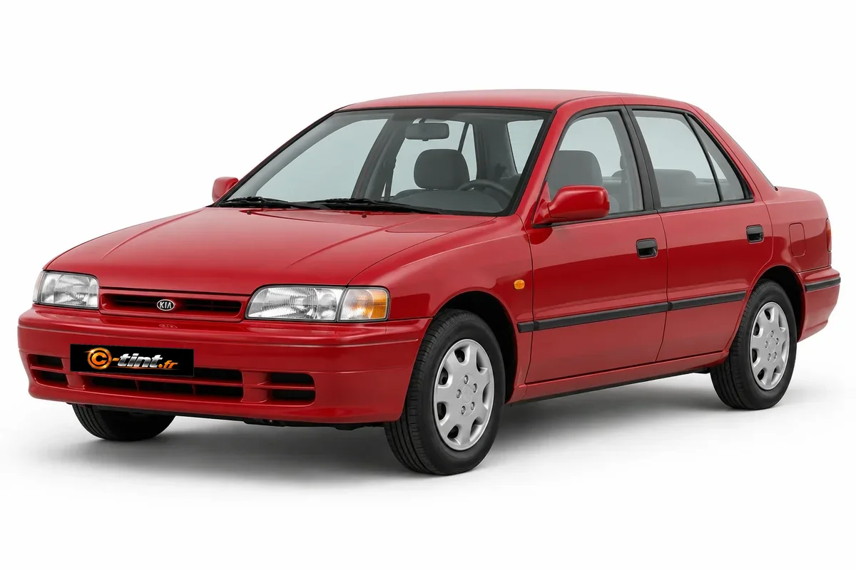 Kia Sephia FA · Génération 1 · berline 4 portes · Berline · 4 portes — vue trois-quarts avant
