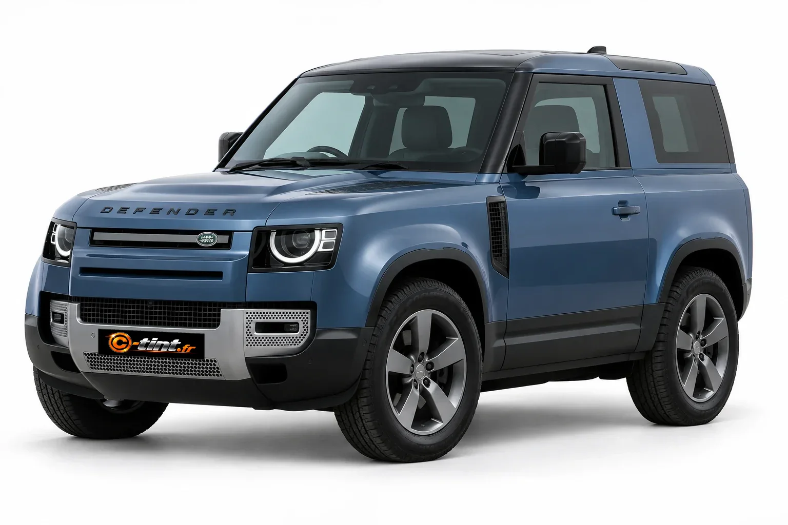 Land Rover Defender L663 · Defender 90 court · petites vitres arrière · 3 portes · SUV / 4x4 · petites vitres arrière · 3 portes — vue trois-quarts avant