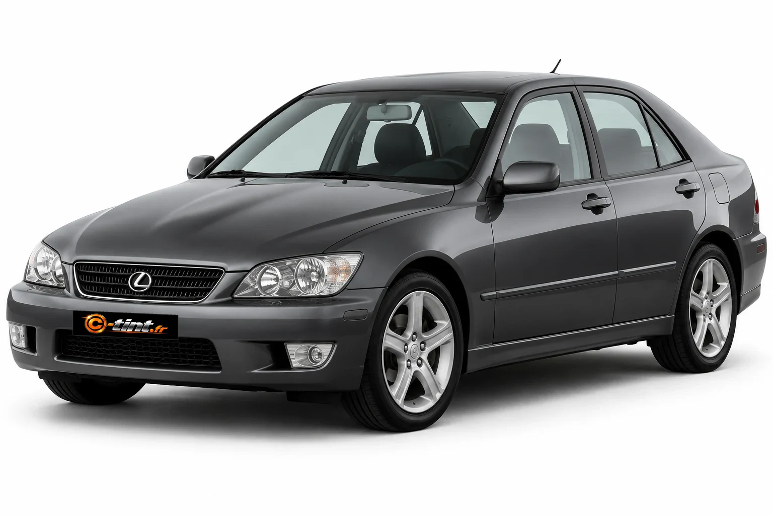Lexus IS XE10 · Génération 1 · berline 4 portes · Berline · 4 portes — vue trois-quarts avant