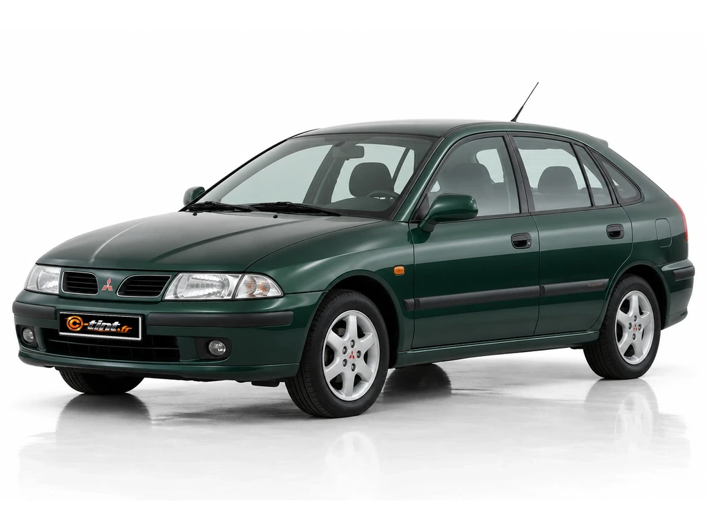 Mitsubishi Carisma DA0 · Berline à hayon · 5 portes — vue trois-quarts avant vers la gauche