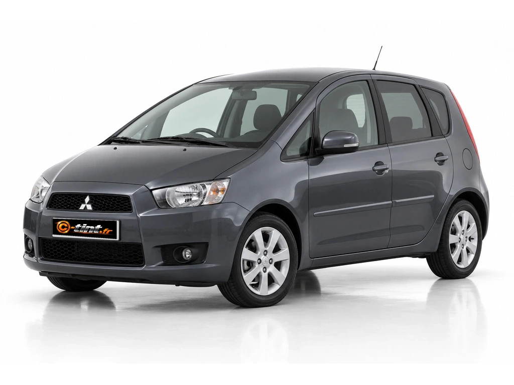 Mitsubishi Colt Z30 — Génération 6 — Phase 2 · Phase 2 · 5 portes — vue trois-quarts avant vers la gauche