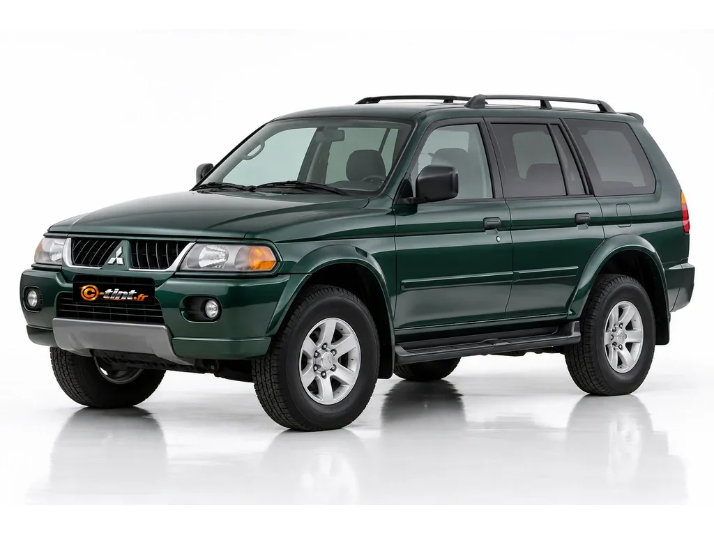 Mitsubishi Montero K90 — Génération 1 — Sport · SUV · 5 portes — vue trois-quarts avant vers la gauche