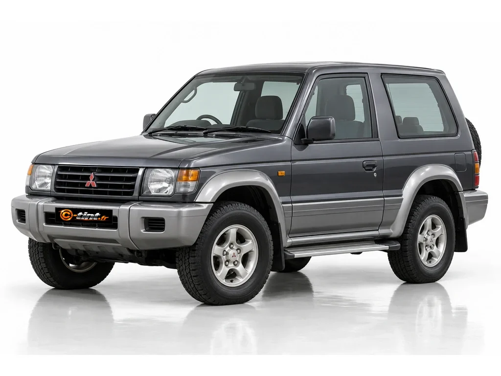 Mitsubishi Pajero V20 — Génération 2 — Court — vitres fixes · Court · 3 portes — vue trois-quarts avant vers la gauche