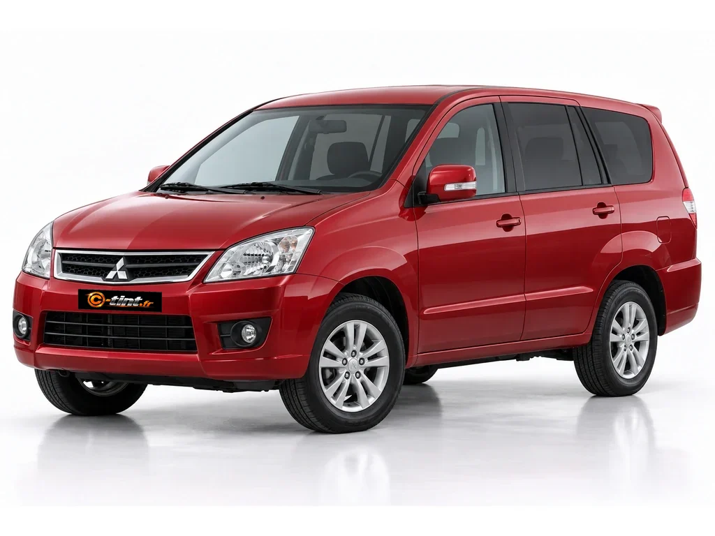 Mitsubishi Zinger Génération 1 · Monospace · 5 portes — vue trois-quarts avant vers la gauche