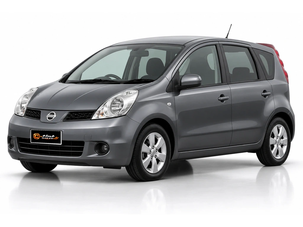 Nissan Note E11 · Monospace · 5 portes — vue trois-quarts avant vers la gauche