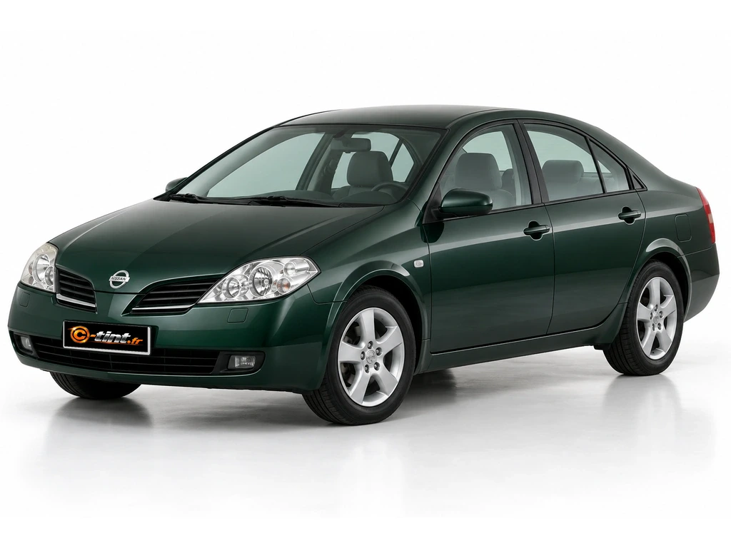 Nissan Primera P12 — Génération 3 — Berline · Berline · 4 portes — vue trois-quarts avant vers la gauche