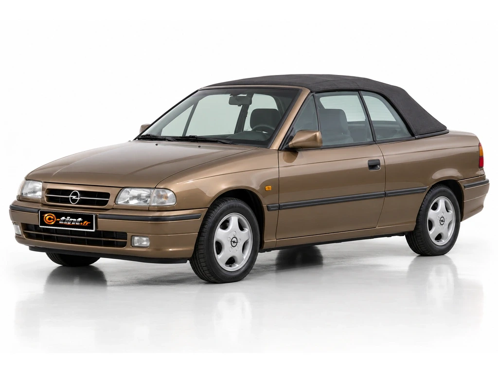 Opel Astra F — Cabriolet · Cabriolet · 2 portes — vue trois-quarts avant vers la gauche