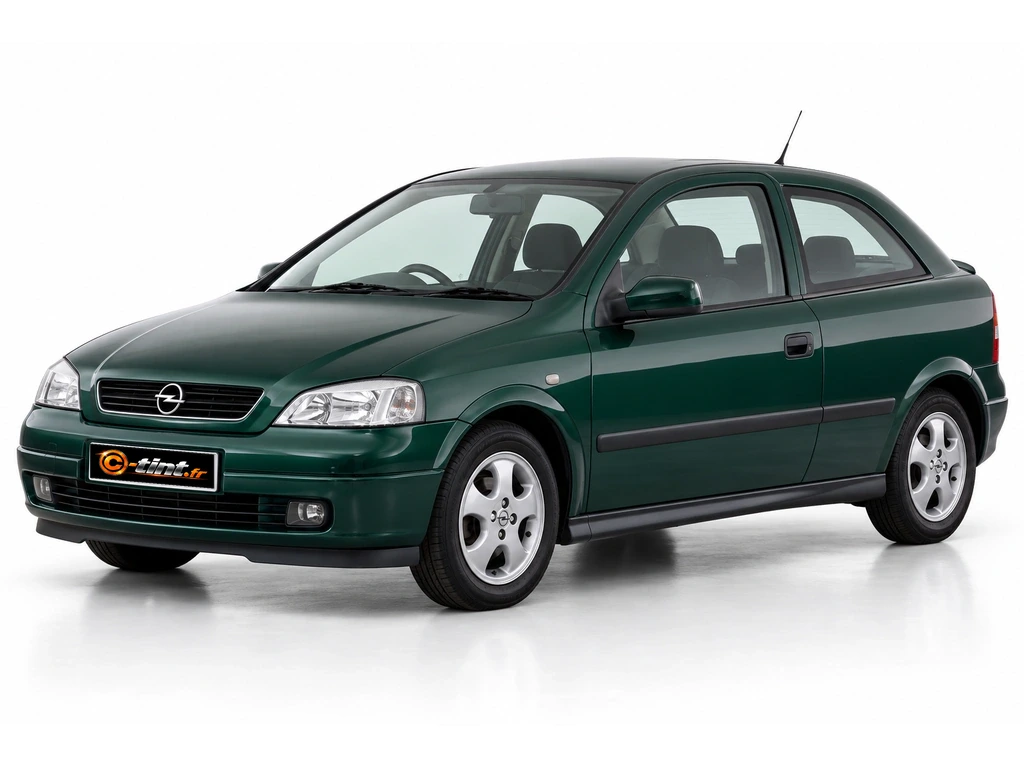 Opel Astra G — 3 portes · Berline compacte · 3 portes — vue trois-quarts avant vers la gauche