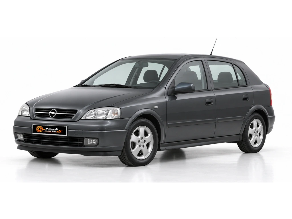 Opel Astra G — 5 portes · Berline compacte · 5 portes — vue trois-quarts avant vers la gauche