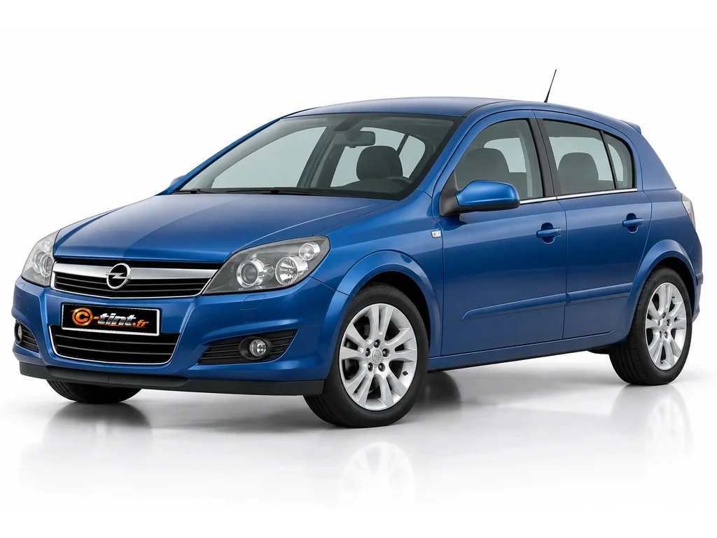 Opel Astra H — 5 portes · Berline compacte · 5 portes — vue trois-quarts avant vers la gauche
