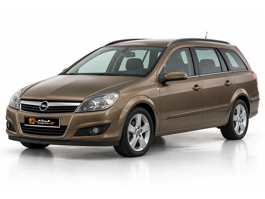 Opel Astra H — Break · Break · 5 portes — vue trois-quarts avant vers la gauche