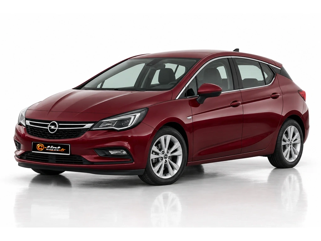Opel Astra K — 5 portes · Berline compacte · 5 portes — vue trois-quarts avant vers la gauche