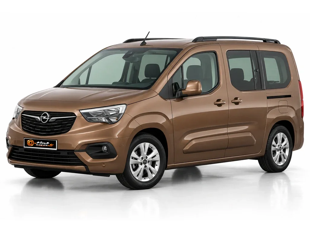 Opel Combo K9 — E Court — vitres entrebâillantes et lunette ouvrante du hayon · Monospace · 5 portes — vue trois-quarts avant vers la gauche
