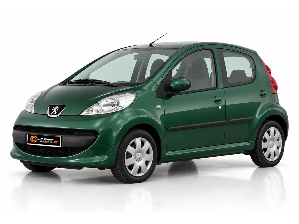 Peugeot 107 P · Berline compacte · 5 portes — vue trois-quarts avant vers la gauche