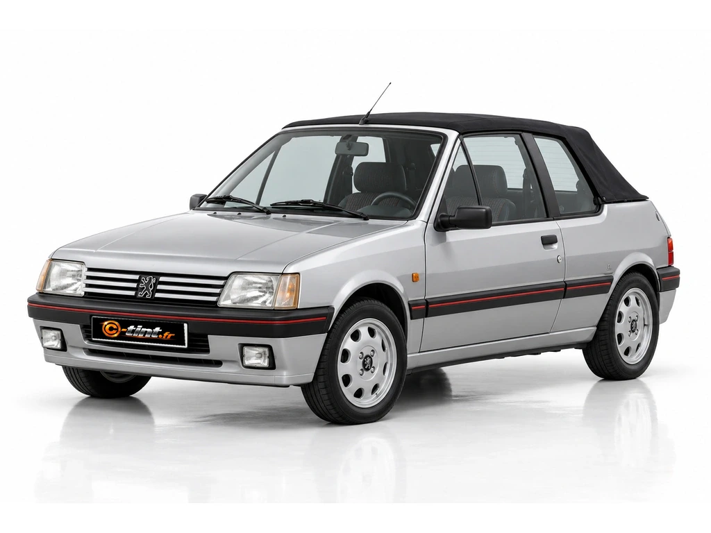 Peugeot 205 20A/C/D — Génération 1 — Cabriolet — lunette arrière non incluse (toile) · Cabriolet · 2 portes — vue trois-quarts avant vers la gauche