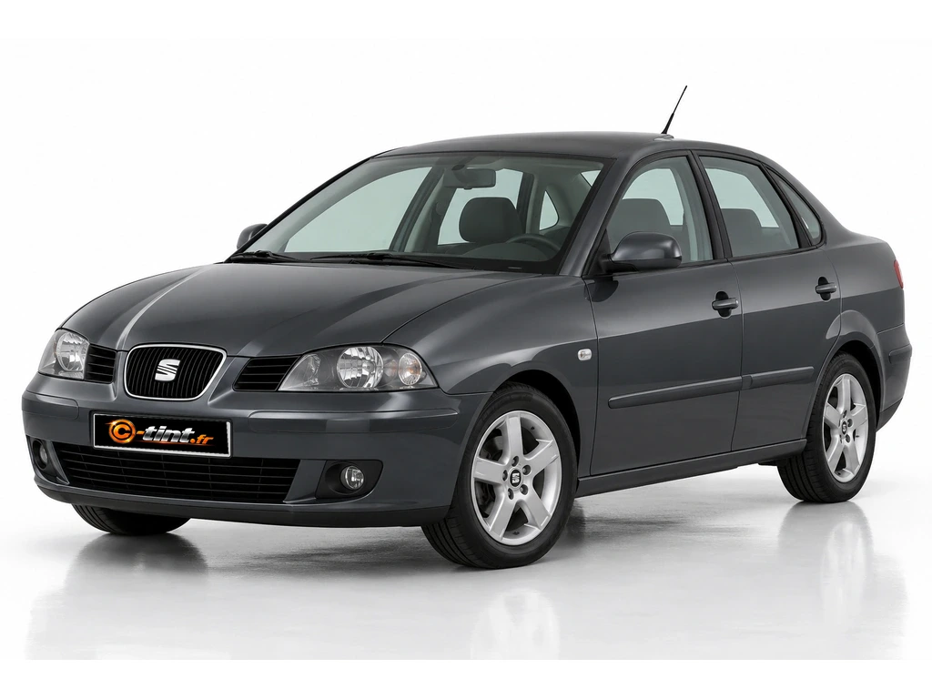 Seat Cordoba 6L — Génération 2 — Berline · Berline · 4 portes — vue trois-quarts avant vers la gauche