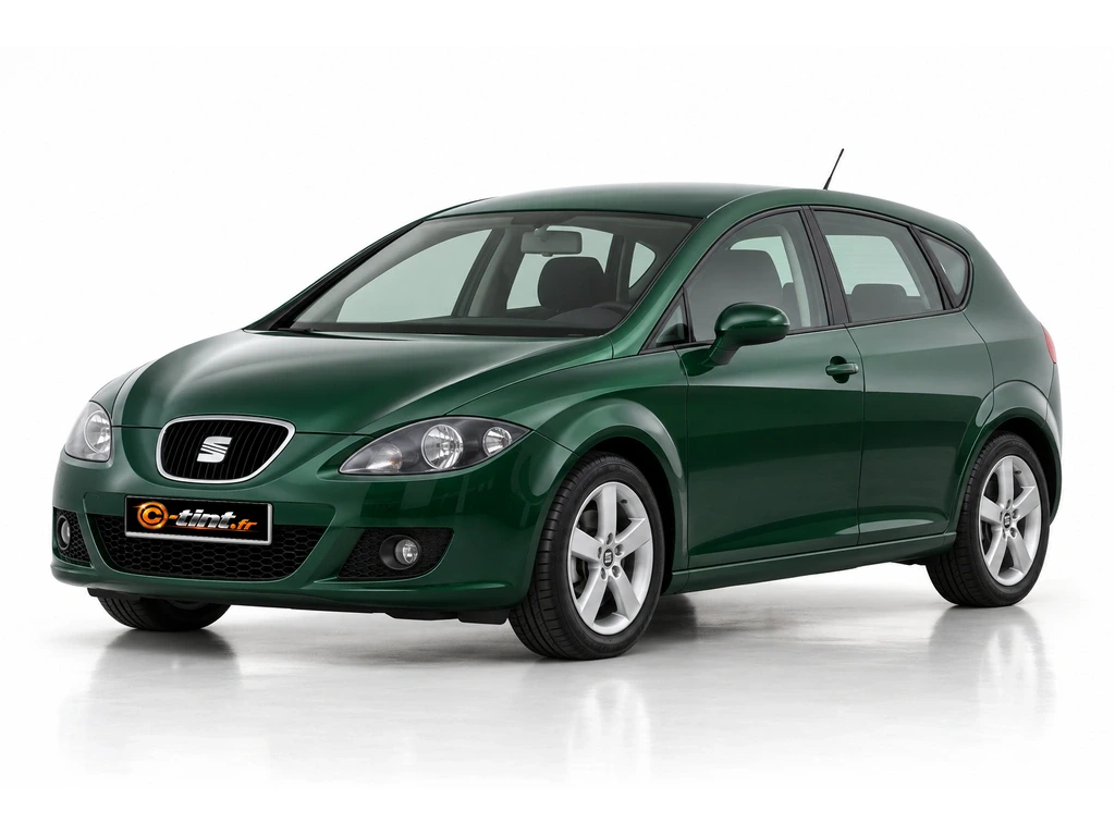 Seat Leon 1P — Génération 2 · Berline compacte · 5 portes — vue trois-quarts avant vers la gauche