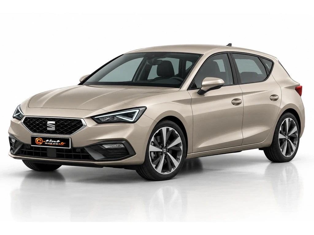 Seat Leon KL — Génération 4 · Berline compacte · 5 portes — vue trois-quarts avant vers la gauche