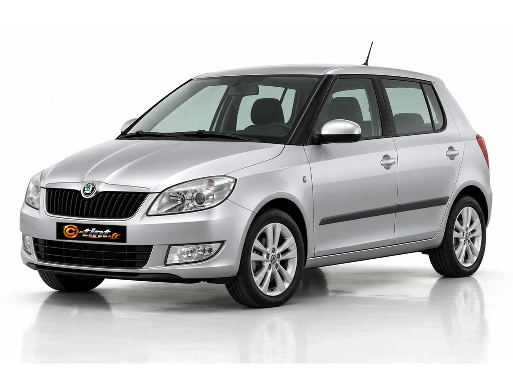 Skoda Fabia 5J — Génération 2 · Berline compacte · 5 portes — vue trois-quarts avant vers la gauche