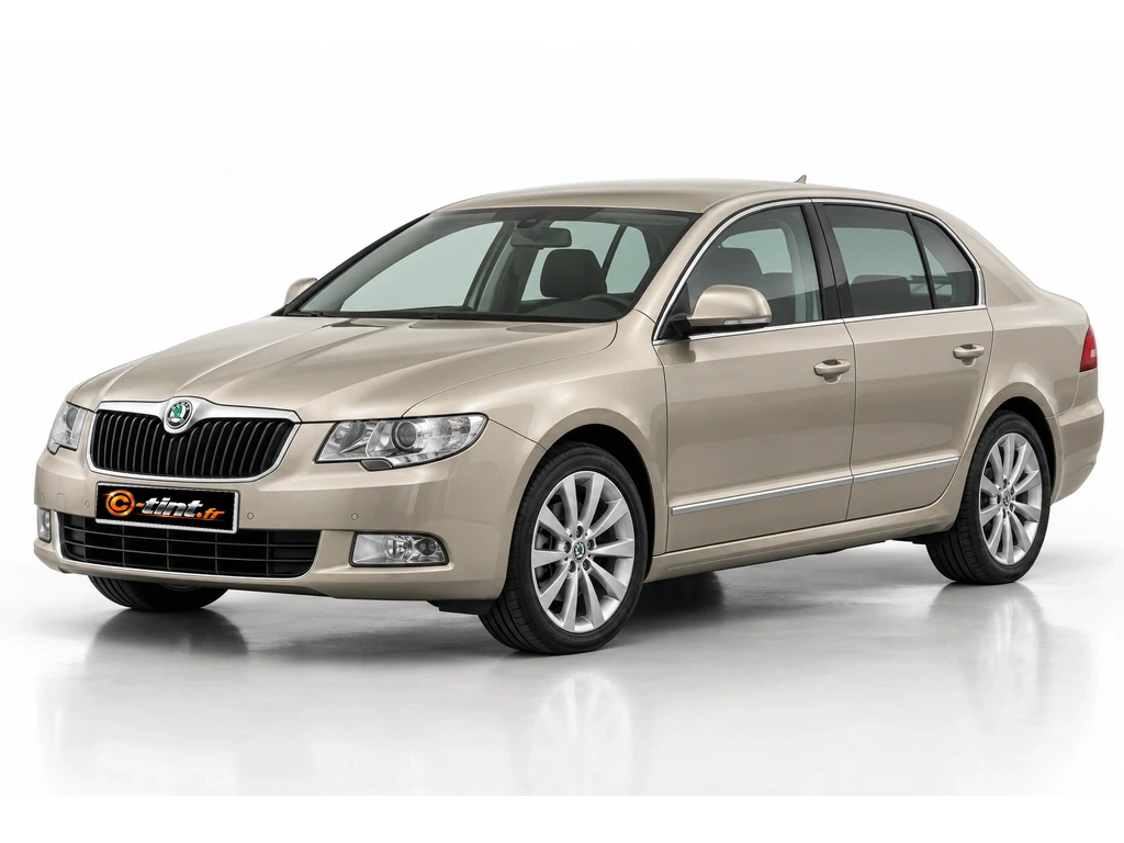 Skoda Superb 3T — Génération 2 — Berline · Berline · 5 portes — vue trois-quarts avant vers la gauche