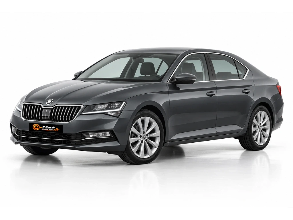 Skoda Superb 3V3 — Génération 3 — Berline · Berline · 5 portes — vue trois-quarts avant vers la gauche