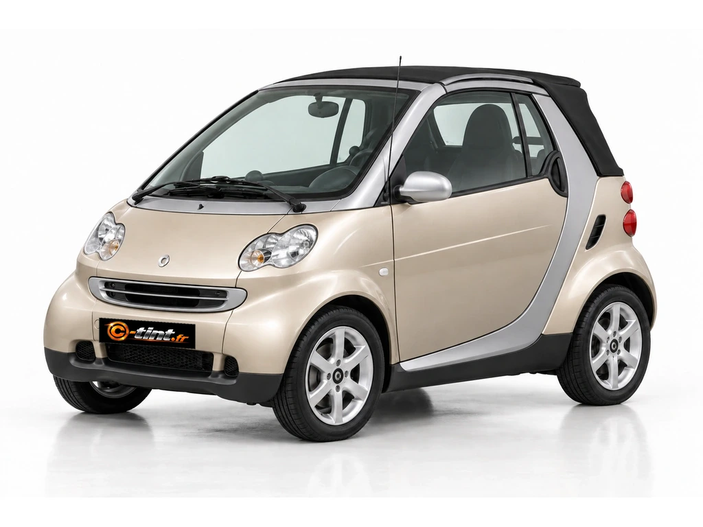 Smart Fortwo 450 — Génération 1 — Cabriolet — lunette arrière non incluse (toile) · Cabriolet · 2 portes — vue trois-quarts avant vers la gauche