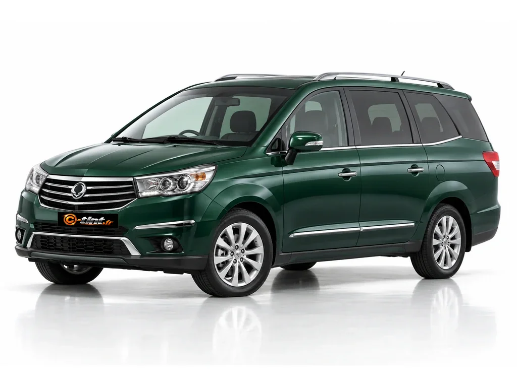 SsangYong Rodius A150 — Génération 2 · Monospace · 5 portes — vue trois-quarts avant vers la gauche