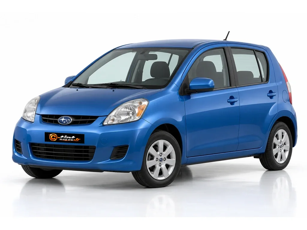 Subaru Justy M300 — Génération 4 · Berline compacte · 5 portes — vue trois-quarts avant vers la gauche