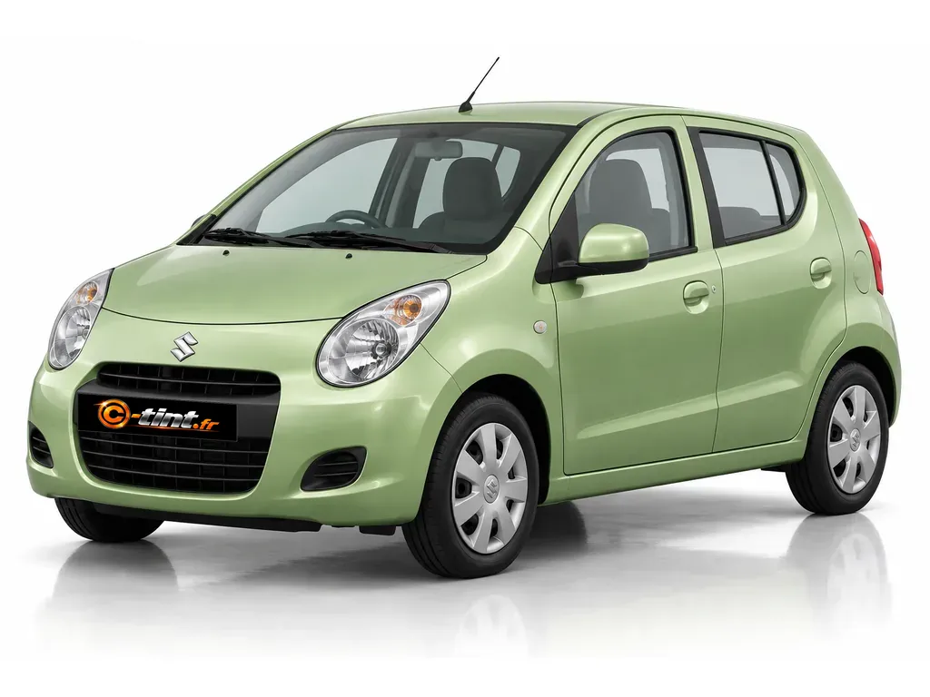 Suzuki Alto GF · Compacte · 5 portes — vue trois-quarts avant vers la gauche