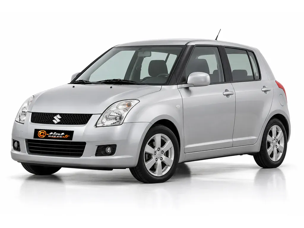 Suzuki Swift EZ/MZ — Génération 1 mondiale — 5 portes · Compacte · 5 portes — vue trois-quarts avant vers la gauche