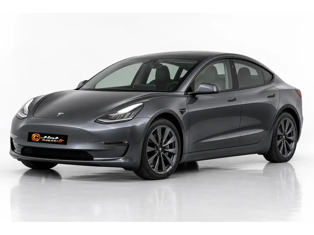 Tesla Model 3 Phase 2 — Vitres avant feuilletées — Lunette complète · Berline · 4 portes — vue trois-quarts avant vers la gauche