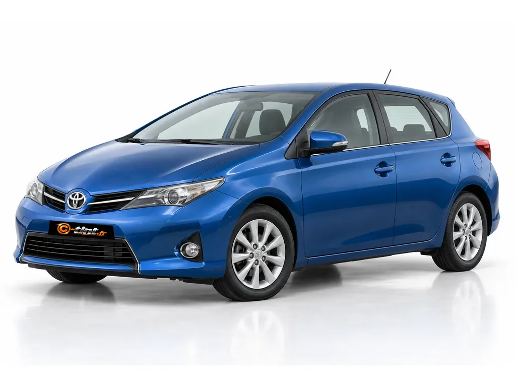Toyota Auris E180 — Génération 2 · Compacte · 5 portes — vue trois-quarts avant vers la gauche