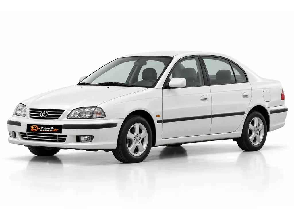 Toyota Avensis T22 — Génération 1 — Berline · Berline · 4 portes — vue trois-quarts avant vers la gauche