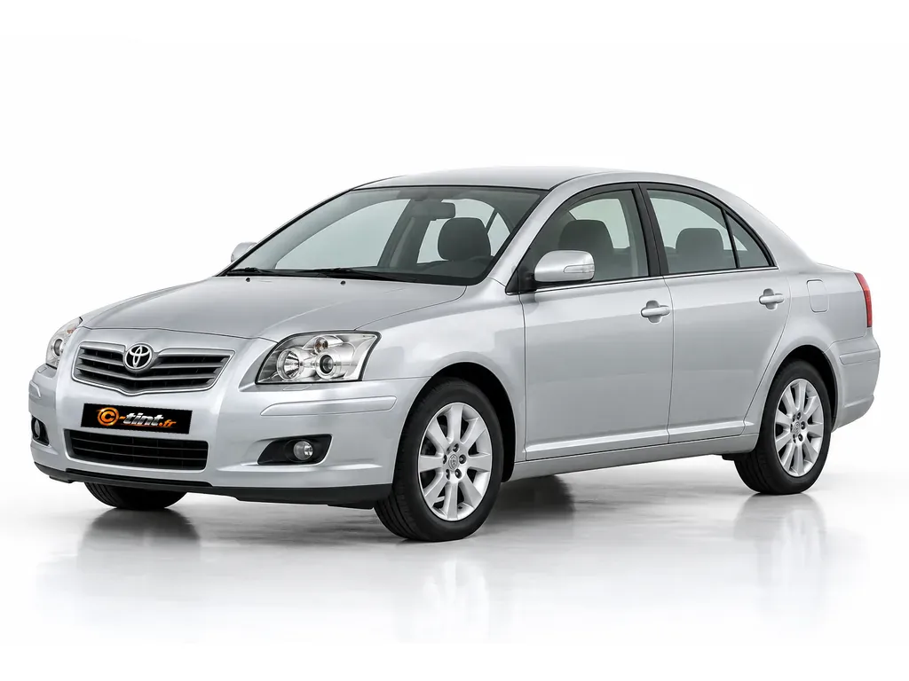 Toyota Avensis T25 — Génération 2 — Berline · Berline · 4 portes — vue trois-quarts avant vers la gauche
